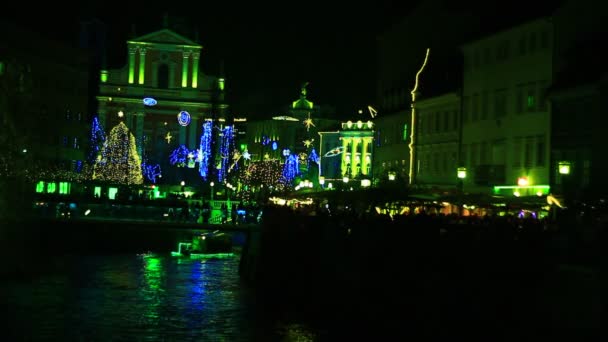 Stad met kerstversiering — Stockvideo