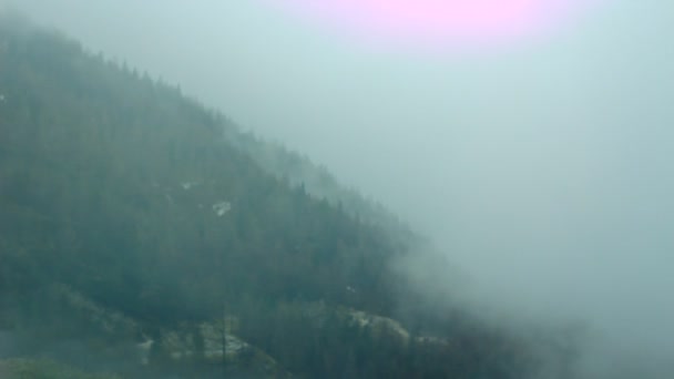 Niebla de la mañana en las montañas — Vídeos de Stock