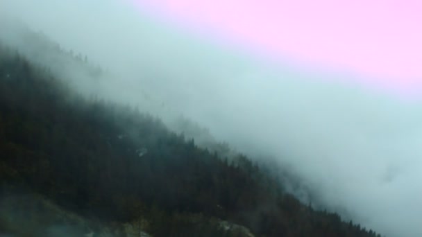 Niebla de la mañana en las montañas — Vídeos de Stock