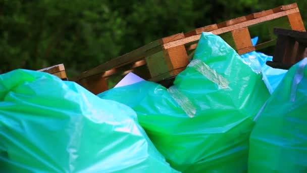Big green trash bags — Stock Video