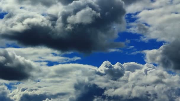 蓝蓝的天空的云朵 — 图库视频影像