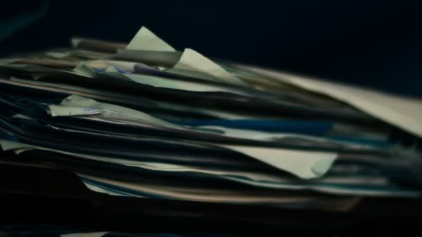 Pile de documents et de papiers de bureau — Video