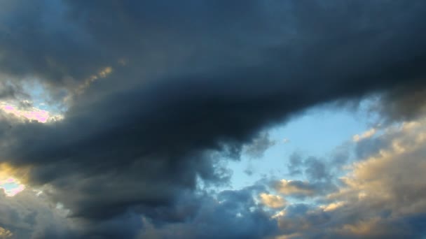 Σύννεφα που κινούνται στον ουρανό — Αρχείο Βίντεο