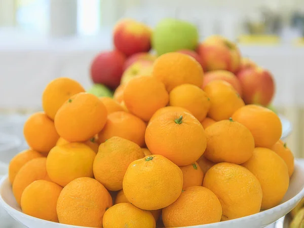 Beautifully Served Fruits Tangerines Apples Dishes — Stock Photo, Image