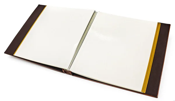 Libro aperto con pagine bianche su sfondo bianco — Foto Stock