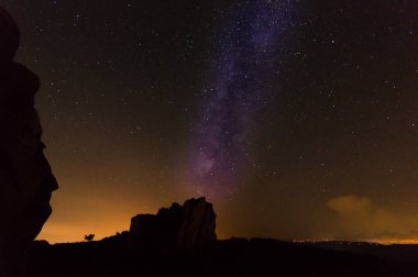 Karanlık bir gecede Samanyolu 'nun görüntüsü