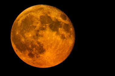 Kırmızı dolunay yükseliyor