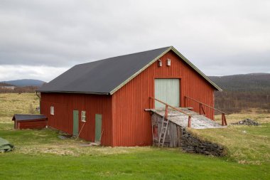 Bruksvallarna, Harjedalen, İsveç 'teki çayırlarda ahır..