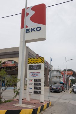 Yunanistan 'ın Rodos adasındaki benzin istasyonu. Nisan 2025.