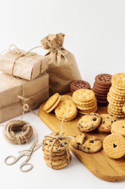 Tatil. Noel ve yeni yıl. Ev yapımı kurabiye hediye için. Sel