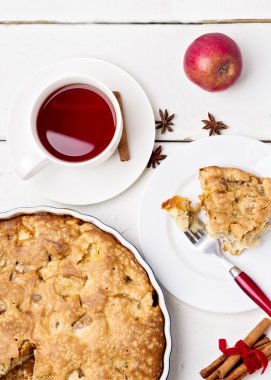 elmalı turta çay ile.