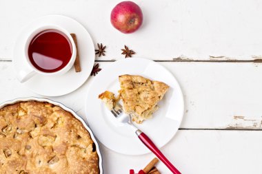 elmalı turta çay ile.