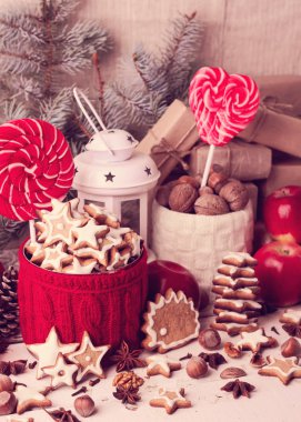 Noel süsleri - kurabiye, candis elma, fındık, baharatlar. V