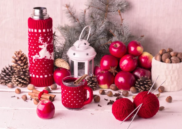 Noel süsleri - Çerezler, elma, baharatlar, mulled şarap. Co