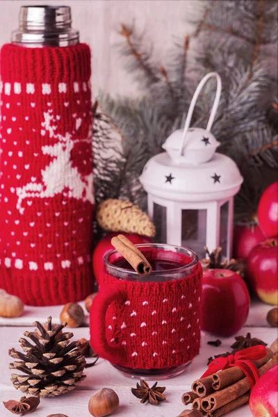 Noel süsleri - Çerezler, elma, baharatlar, mulled şarap. Co