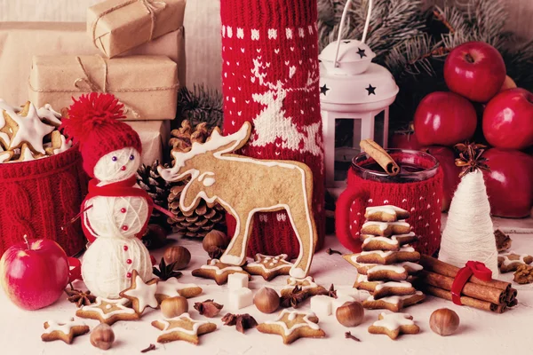 Noel süsleri - Çerezler, elma, baharatlar, mulled şarap. Co