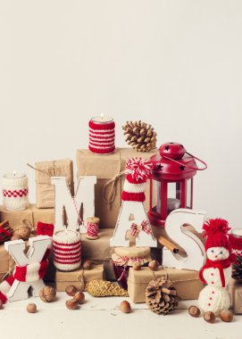 Vintage stile. Noel kartı. Noel süsleri - harf X