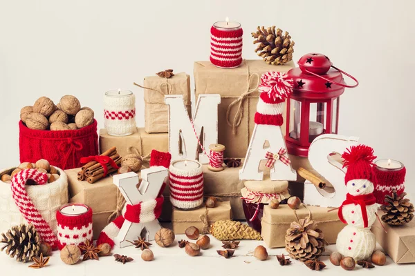 Vintage stile. Noel kartı. Noel süsleri - harf X