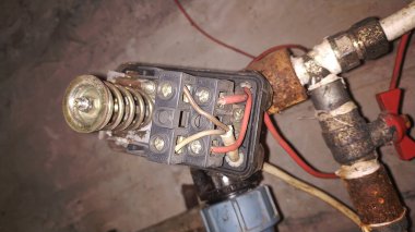 İnşaat, elektrik, topraklama, onarım. Seçici odak