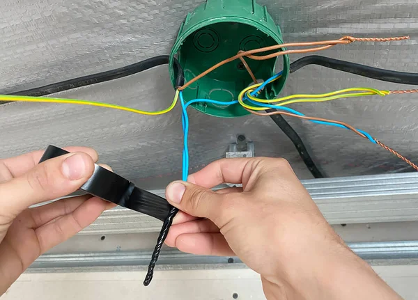 Cableado Eléctrico Caja Conexiones Instalación Torsión Caja Por Electricista Enfoque —  Fotos de Stock