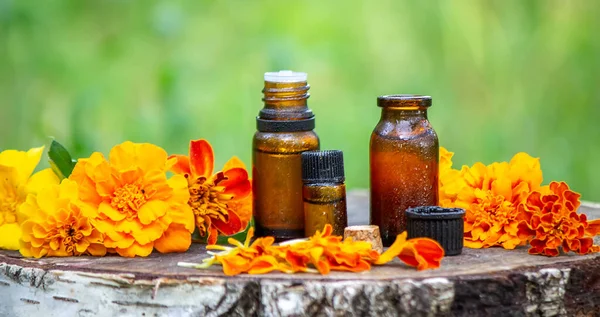 Essential Oils Medicinal Flower Herbs Selective Focus — Stock Photo, Image