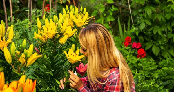 Girl\'s allergy to flowers. Nature. Selective focus