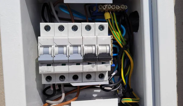 Электрораспределительная Коробка Проводами Выключателями Предохранители — стоковое фото