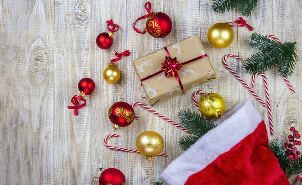 Πρωτοχρονιάτικα Παιχνίδια Δώρα Χριστουγεννιάτικο Δέντρο Διακόσμηση Ξύλινο Ταμπλό Την Έννοια — Φωτογραφία Αρχείου