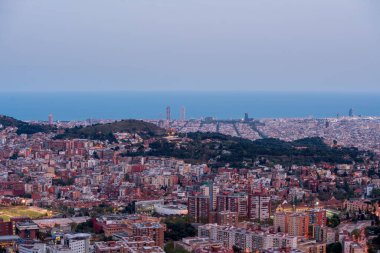 LArrabassada 'nın bakış açısından Barcelona' nın panoramik görünümü.