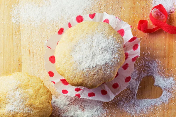 Muffins saborosos cobertos de açúcar — Fotografia de Stock