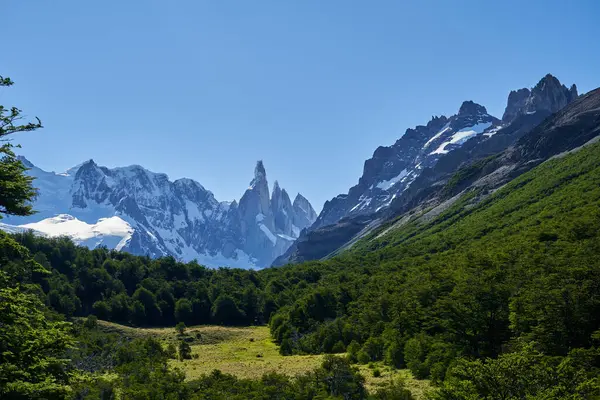 Cerro Torre Naast Berg Fitzroy Een Hoge Karakteristieke Bergtop Het — Stockfoto