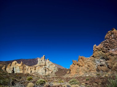 El Teide İspanya 'nın Tenerife adasındaki en yüksek volkandır. Yürüyüş ve yürüyüş için popüler bir seyahat yeri.