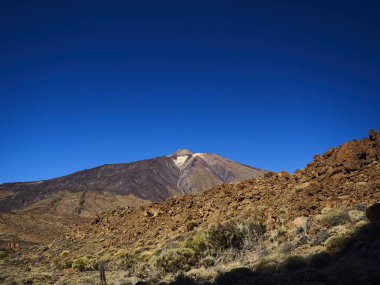 El Teide İspanya 'nın Tenerife adasındaki en yüksek volkandır. Yürüyüş ve yürüyüş için popüler bir seyahat yeri.