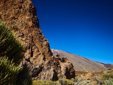 El Teide İspanya 'nın Tenerife adasındaki en yüksek volkandır. Yürüyüş ve yürüyüş için popüler bir seyahat yeri.
