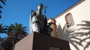 Papa 2. John Paul 'un Tenerife' deki heykeli San Cristobal de la Laguna.