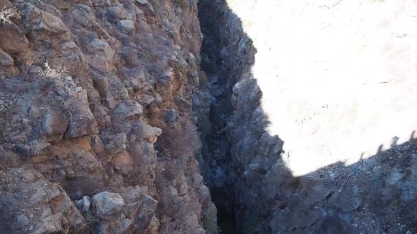 マスカ峡谷 テネリフェ島の峡谷 カナリア諸島 スペインをハイキングトレイル — ストック動画