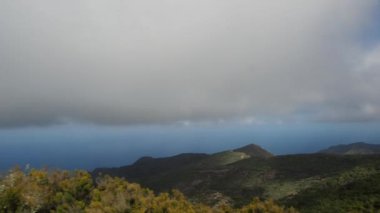 İspanya, Kanarya Adaları, Tenerife 'nin güzel manzarasında yürüyüş yapmak.