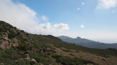 İspanya, Kanarya Adaları, Tenerife 'nin güzel manzarasında yürüyüş yapmak.