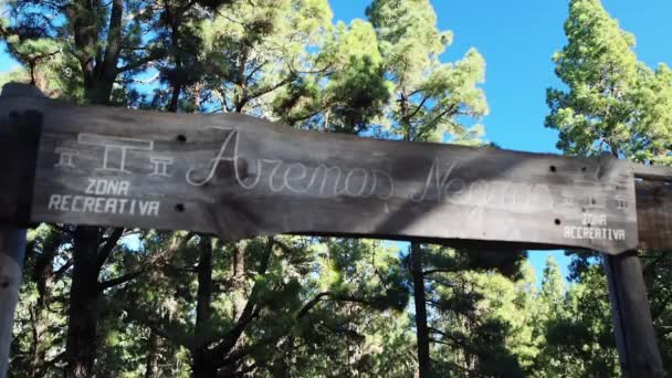 Wegweiser Auf Einem Wanderweg Auf Teneriffa Kanarische Inseln Einer Vulkanlandschaft — Stockvideo