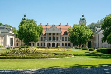 Kozwka 'daki saray - Kozwka köyündeki Zamoyski ailesinin sarayı ve park kompleksi.