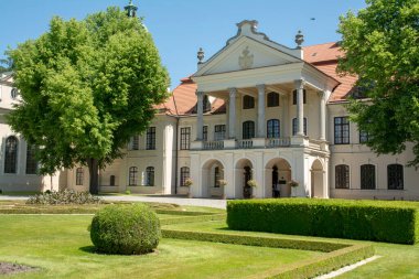 Kozwka 'daki saray - Kozwka köyündeki Zamoyski ailesinin sarayı ve park kompleksi.