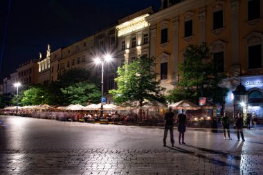 Krakow, Malopolskie Polonya - 7 Haziran 2015: Geceleri Krakow 'da bina