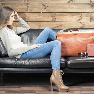 Kız bekleyen uçak VIP lounge rom, Havaalanı