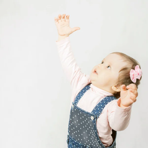 Active baby pulls her hands up — Stock Photo, Image