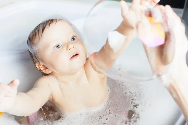 Hora do banho do bebê — Fotografia de Stock