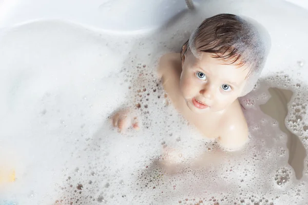 Hora del baño del bebé — Foto de Stock