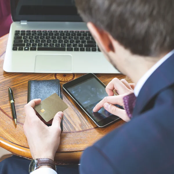 Online payment by plastic card through the Internet Banking — Stock Photo, Image