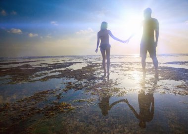 Wedding couple, marriage, honeymoon sumer travel at Hawaii