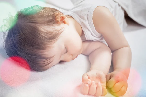 Newborn baby sweet sleeping on a white bed — Stock Photo, Image