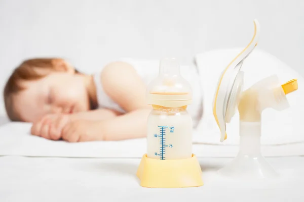 Manual breast pump, mothers breast milk — Stock Photo, Image